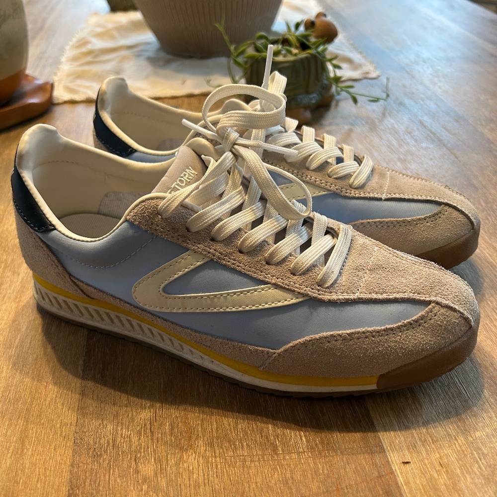 TRETORN BLUE, BEIGE AND YELLOW ATHLETIC SHOES - SIZE 7